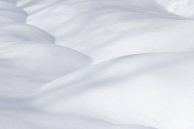 Yumuşak beyaz kar yüzeyi arkaplanı tepecikleri