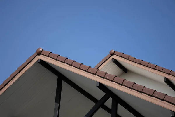Edge Roof Tile Line Brown Tile Borders House Roof Blue — Stock Photo, Image
