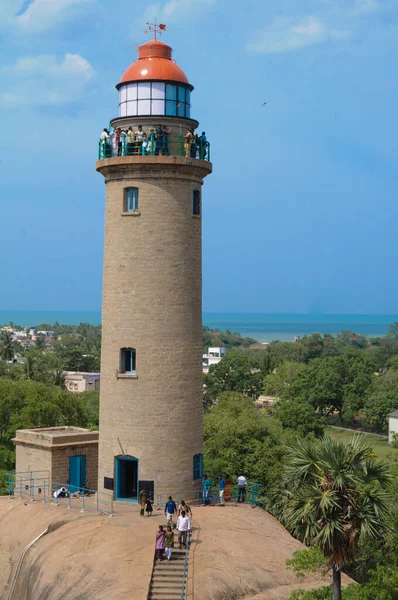 Mahabalipuram deniz feneri, Mahabalipuram Deniz feneri 1900 yılında inşa edildi ve 26 metre yüksekliğindedir. Hindistan 'ın doğu kıyısındaki en bilinen deniz feneridir..