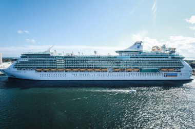 Denizlerin MS Bağımsızlığı adlı gemi turu. Dünyanın en büyüğü..