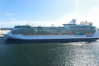 Denizlerin MS Bağımsızlığı adlı gemi turu. Dünyanın en büyüğü..