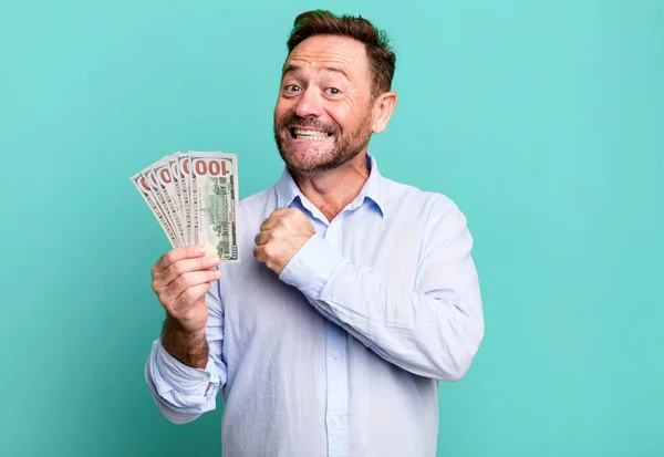 Middle Age Man Feeling Happy Facing Challenge Celebrating Dollar Banknotes — Stockfoto