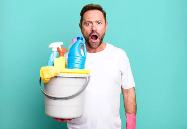 Middle Age Man Looking Very Shocked Surprised Housekeeper Clean Products — Stock Photo, Image