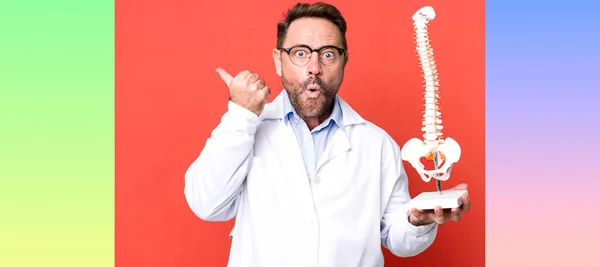 Middle Age Man Looking Astonished Disbelief Physician Concept — Stock Photo, Image