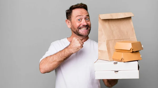Middle Age Man Feeling Happy Facing Challenge Celebrating Delivery Fast — Stock Photo, Image