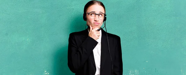 Caucasian Pretty Woman Thinking Feeling Doubtful Confused Telemarketing Concept — Stock Photo, Image