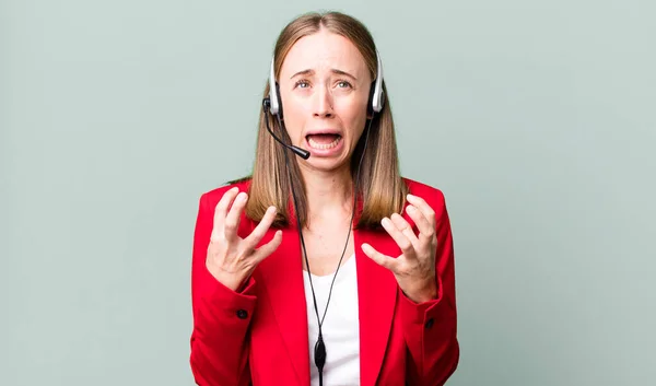 Looking Desperate Frustrated Stressed Telemarketer Concept — 图库照片