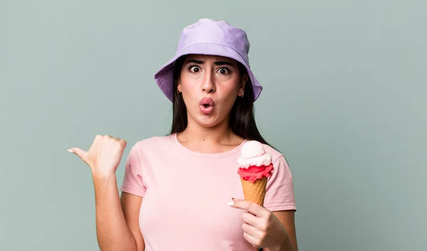 Looking Astonished Disbelief Ice Cream Summer Concept — Φωτογραφία Αρχείου