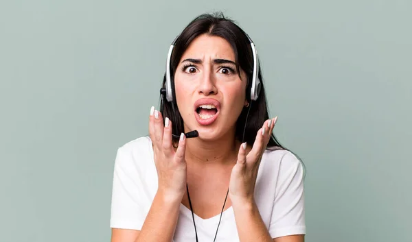 Looking Desperate Frustrated Stressed Telemarketer Concept — Stockfoto