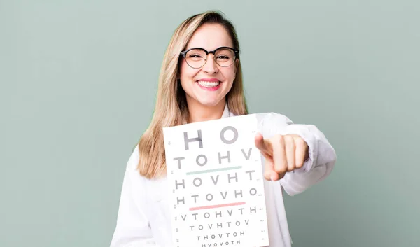 Pretty Blonde Woman Optical Vision Test — Stockfoto