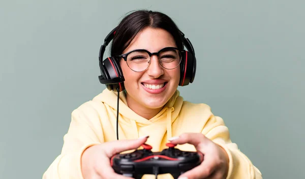 Pretty Hispanic Woman Gaming Gamer Headset Control Concept — Stok fotoğraf