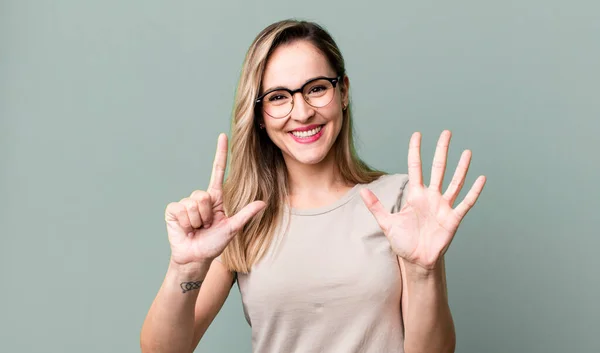 Smiling Looking Friendly Showing Number Seven Seventh Hand Forward Counting — Stock Photo, Image