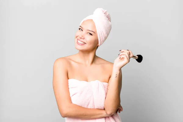 Hispanic Pretty Young Woman Wearing Bathrobe Beauty Make Concept — Stock Photo, Image