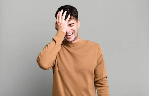 Man Laughing Slapping Forehead Saying Doh Forgot Stupid Mistake — Stock Photo, Image