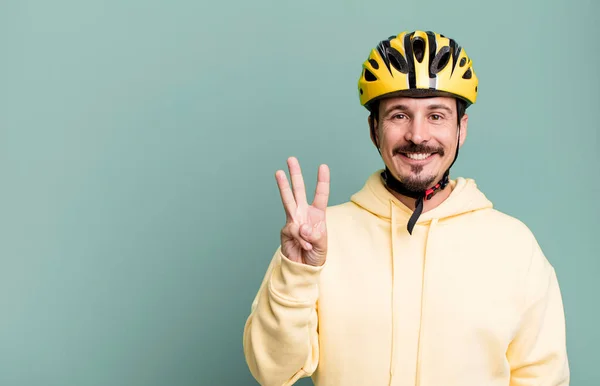 Adult Man Smiling Looking Friendly Showing Number Three Bike Helmet — Stockfoto