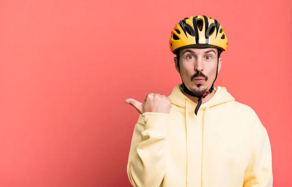 Adult Man Looking Astonished Disbelief Bike Helmet Bicycle Concept — Stock Photo, Image