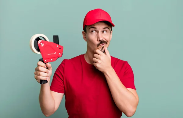 Adult Man Thinking Feeling Doubtful Confused Deliveryman Packer Concept — Stockfoto