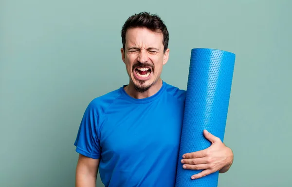 Homme Adulte Criant Agressivement Air Très Colère Concept Fitness Yoga — Photo
