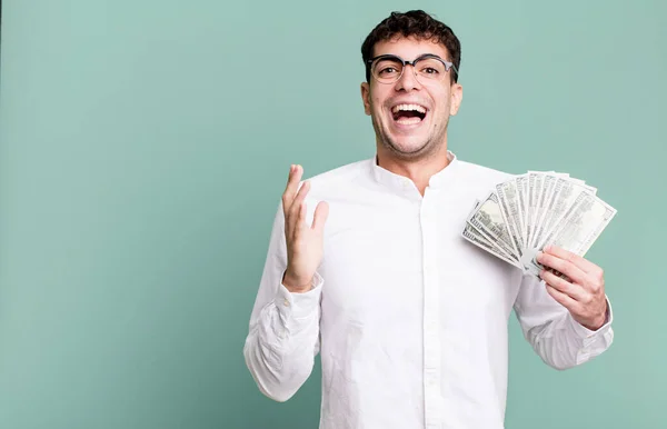 Взрослый Мужчина Чувствует Себя Счастливым Пораженным Невероятным Концепция Долларовых Банкнот — стоковое фото