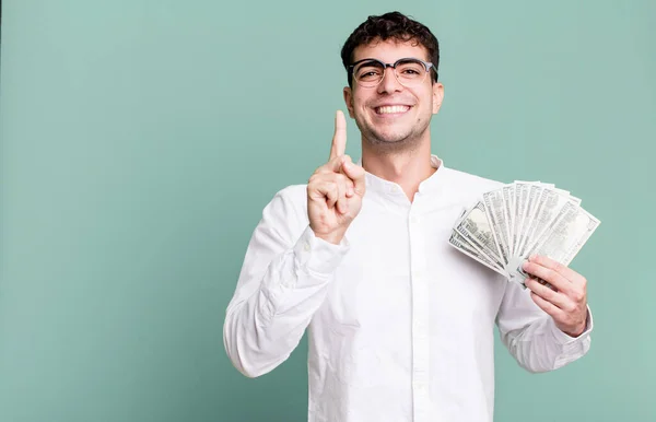Homem Adulto Sorrindo Orgulhosamente Confiantemente Fazendo Número Conceito Notas Dólar — Fotografia de Stock