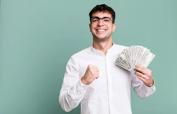Hombre Adulto Sintiéndose Feliz Enfrentándose Desafío Celebración Concepto Billetes Dólares —  Fotos de Stock