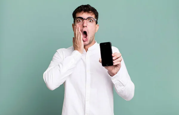 Adult Man Feeling Shocked Scared Showing His Smartphone Screen — Stock Photo, Image