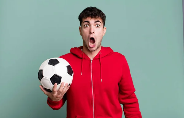 Hombre Adulto Que Parece Muy Sorprendido Sorprendido Concepto Fútbol Deporte —  Fotos de Stock