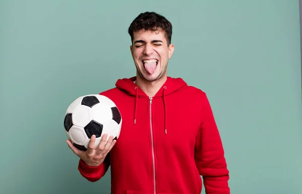 Neşeli Asi Tavırlı Şakacı Dilsiz Yetişkin Bir Adam Futbol Spor — Stok fotoğraf