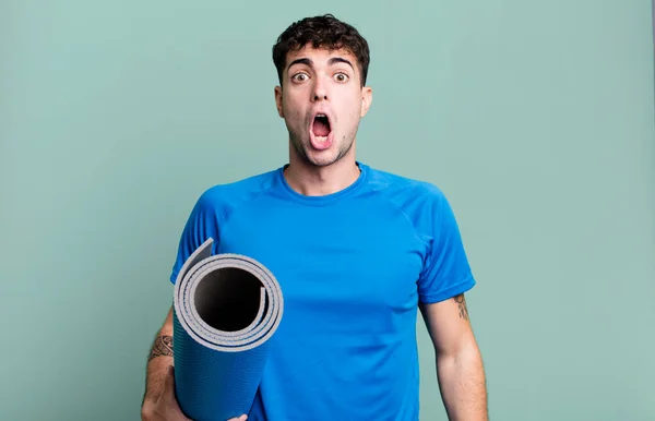 Hombre Adulto Que Parece Muy Sorprendido Sorprendido Concepto Fitness Yoga — Foto de Stock