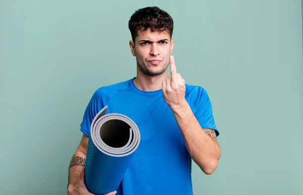 Vuxen Man Känner Sig Arg Irriterad Upprorisk Och Aggressiv Fitness — Stockfoto