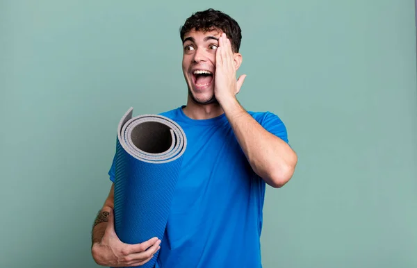 Homme Adulte Sentant Heureux Excité Surpris Concept Fitness Yoga — Photo