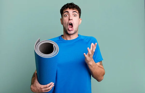 Adult Man Feeling Extremely Shocked Surprised Fitness Yoga Concept — Stock Photo, Image