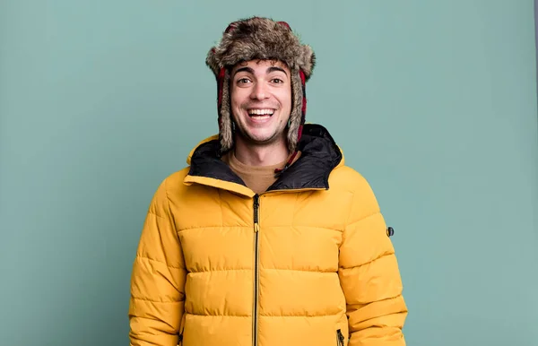 Felnőtt Férfi Néz Boldog Kellemesen Meglepett Visel Anorak Téli Hideg — Stock Fotó