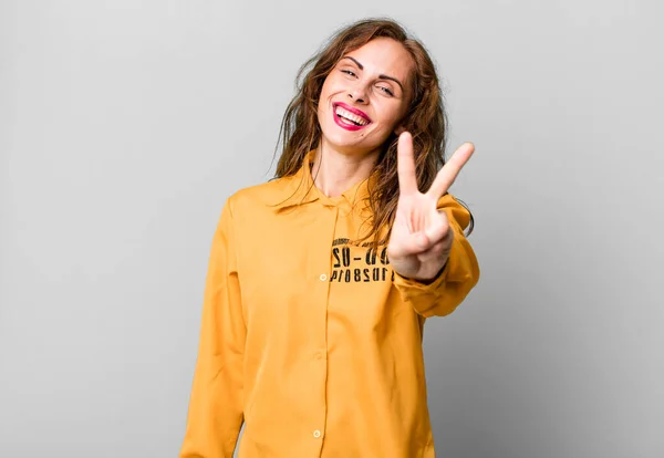 Hispanic Pretty Woman Smiling Looking Happy Gesturing Victory Peace Guilt — Stockfoto