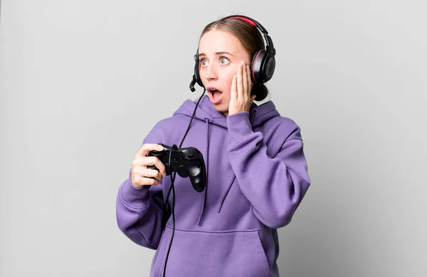 Caucasian Pretty Woman Feeling Happy Excited Surprised Gamer Concept — Foto Stock
