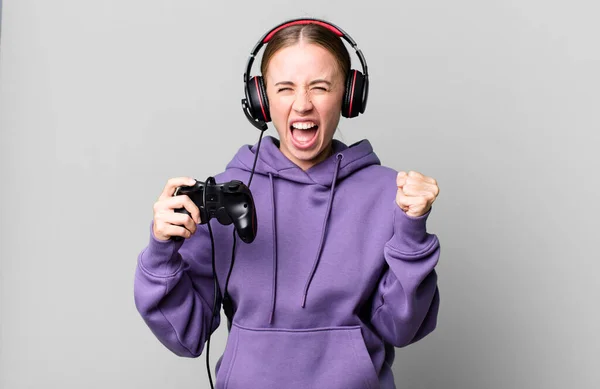 Caucasian Pretty Woman Shouting Aggressively Angry Expression Gamer Concept — Foto Stock