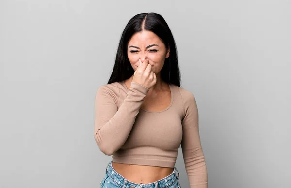 Pretty Latin Woman Feeling Disgusted Holding Nose Avoid Smelling Foul — Stock fotografie