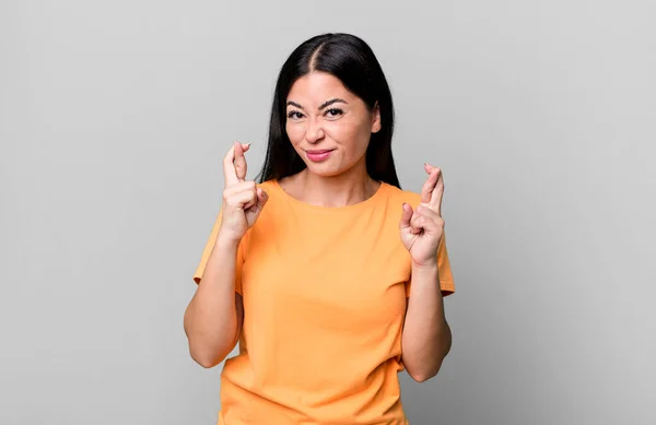 Pretty Latin Woman Crossing Fingers Anxiously Hoping Good Luck Worried — Foto Stock