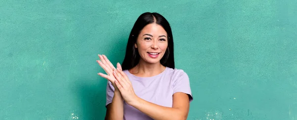 Pretty Latin Woman Feeling Happy Successful Smiling Clapping Hands Saying — Stock Photo, Image