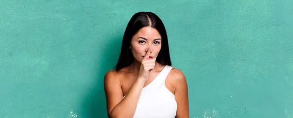 Pretty Latin Woman Asking Silence Quiet Gesturing Finger Front Mouth — Stock Photo, Image
