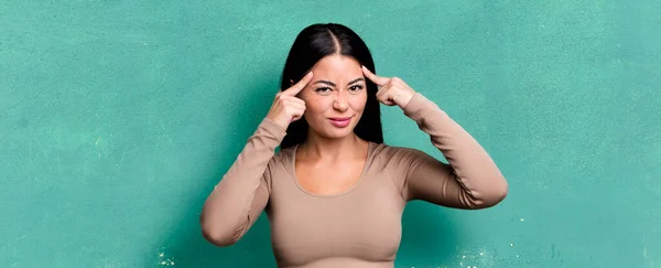 Pretty Latin Woman Serious Concentrated Look Brainstorming Thinking Challenging Problem — Foto Stock