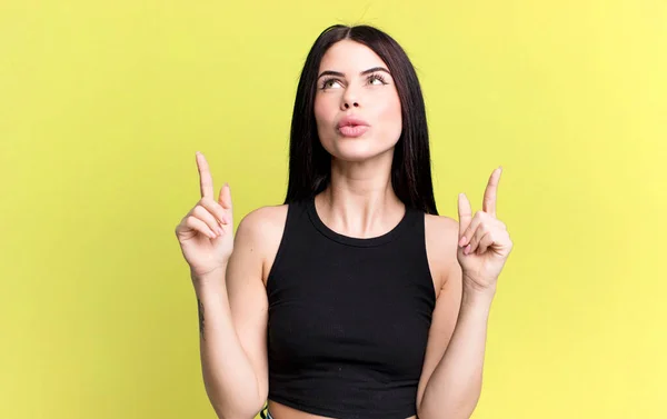 Young Adult Pretty Woman Looking Shocked Amazed Open Mouthed Pointing — Stock Photo, Image