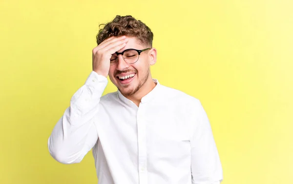 Young Adult Caucasian Man Laughing Slapping Forehead Saying Doh Forgot — Stock Photo, Image