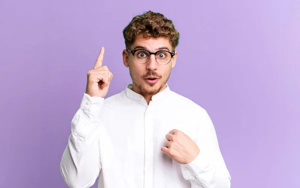 Young Adult Caucasian Man Feeling Proud Surprised Pointing Self Confidently — Photo