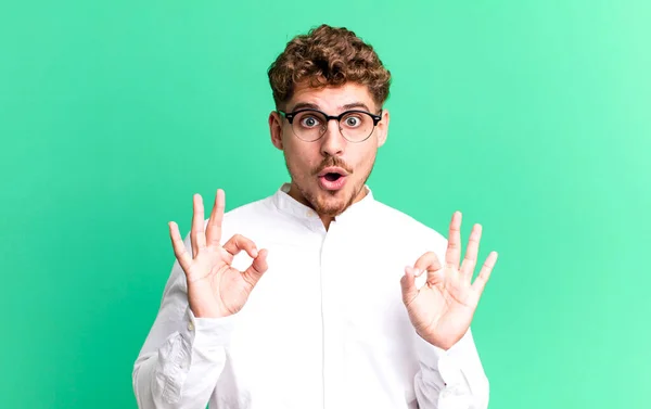 Young Adult Caucasian Man Feeling Shocked Amazed Surprised Showing Approval — Photo