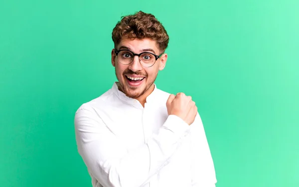 Young Adult Caucasian Man Feeling Happy Positive Successful Motivated Facing — Stock Photo, Image