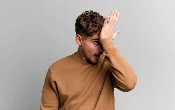 Young Adult Caucasian Man Raising Palm Forehead Thinking Oops Making — Stockfoto