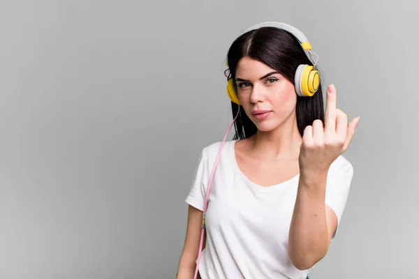 Zich Boos Geïrriteerd Opstandig Agressief Voelen Muziek Luisteren Met Een — Stockfoto