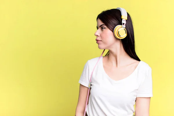 Profielweergave Denken Verbeelden Dagdromen Muziek Luisteren Met Een Koptelefoon — Stockfoto