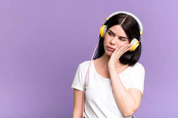 Sentir Entediado Frustrado Sonolento Depois Cansativo Ouvir Música Qith Fones — Fotografia de Stock